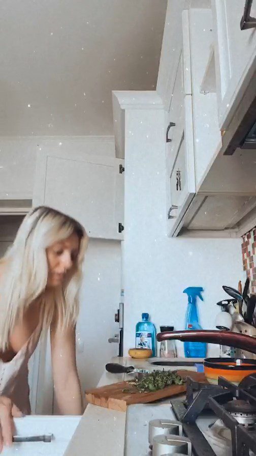 Alexandra Stan Braless 0010