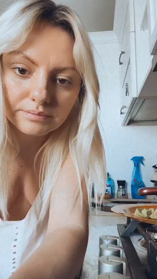 Alexandra Stan Braless 0011