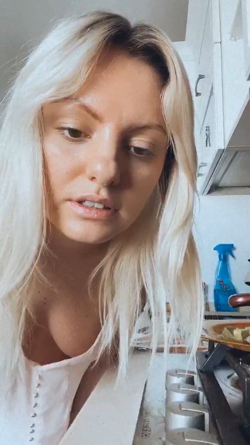 Alexandra Stan Braless 0012