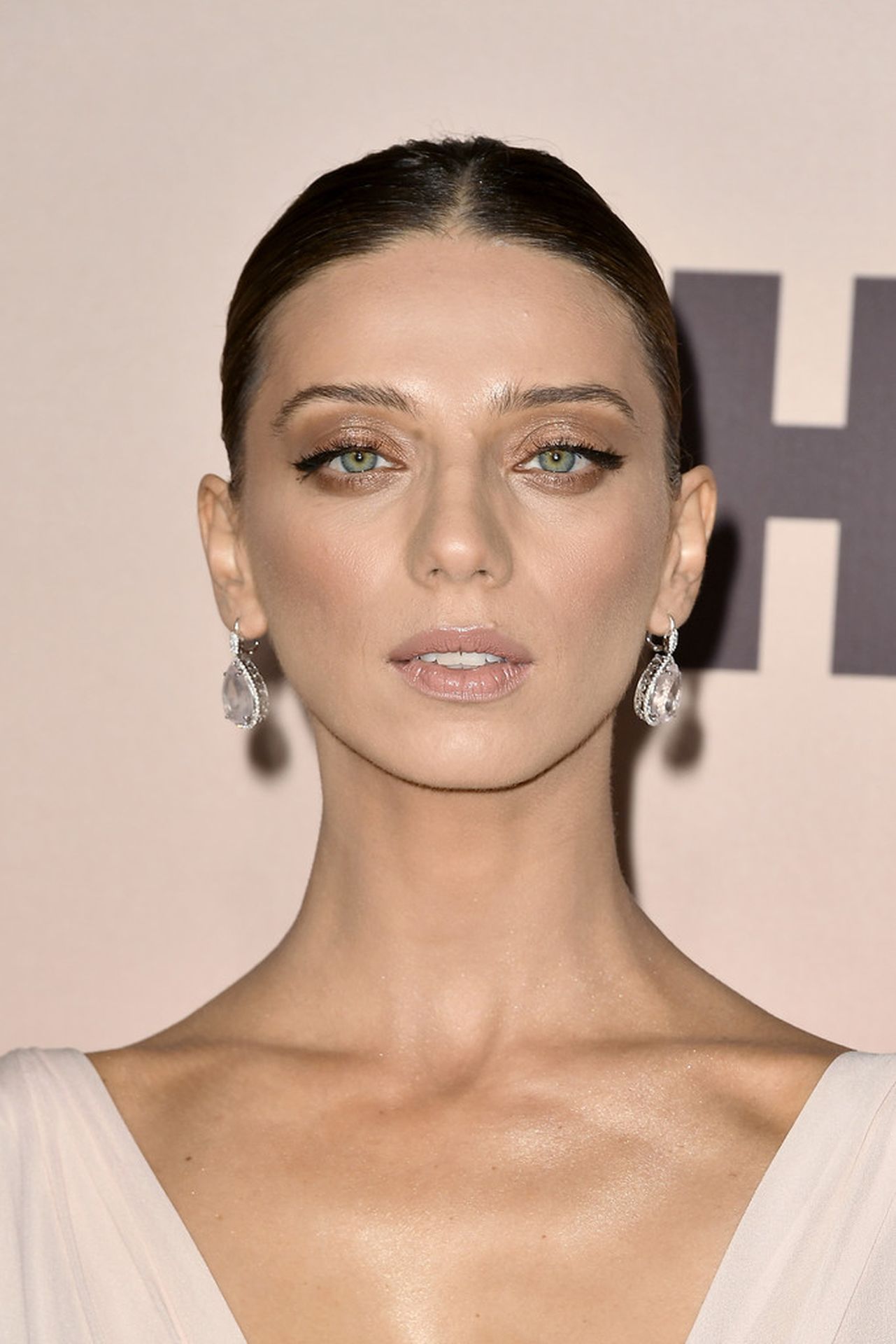 Angela Sarafyan Shows Her Cleavage At The Premiere Of Hbo’s Westworld Season 3 0023