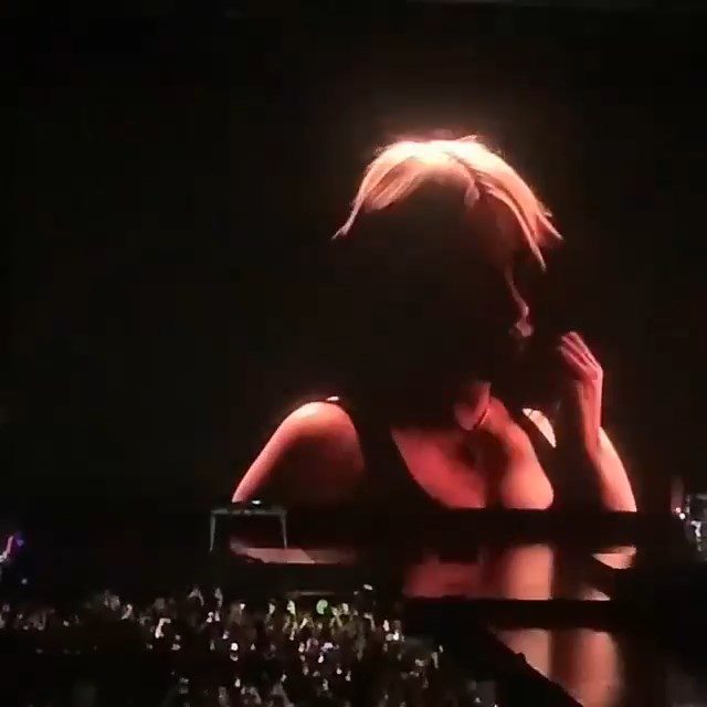 Billie Eilish Shows Some Skin At The Concert In Miami 0008