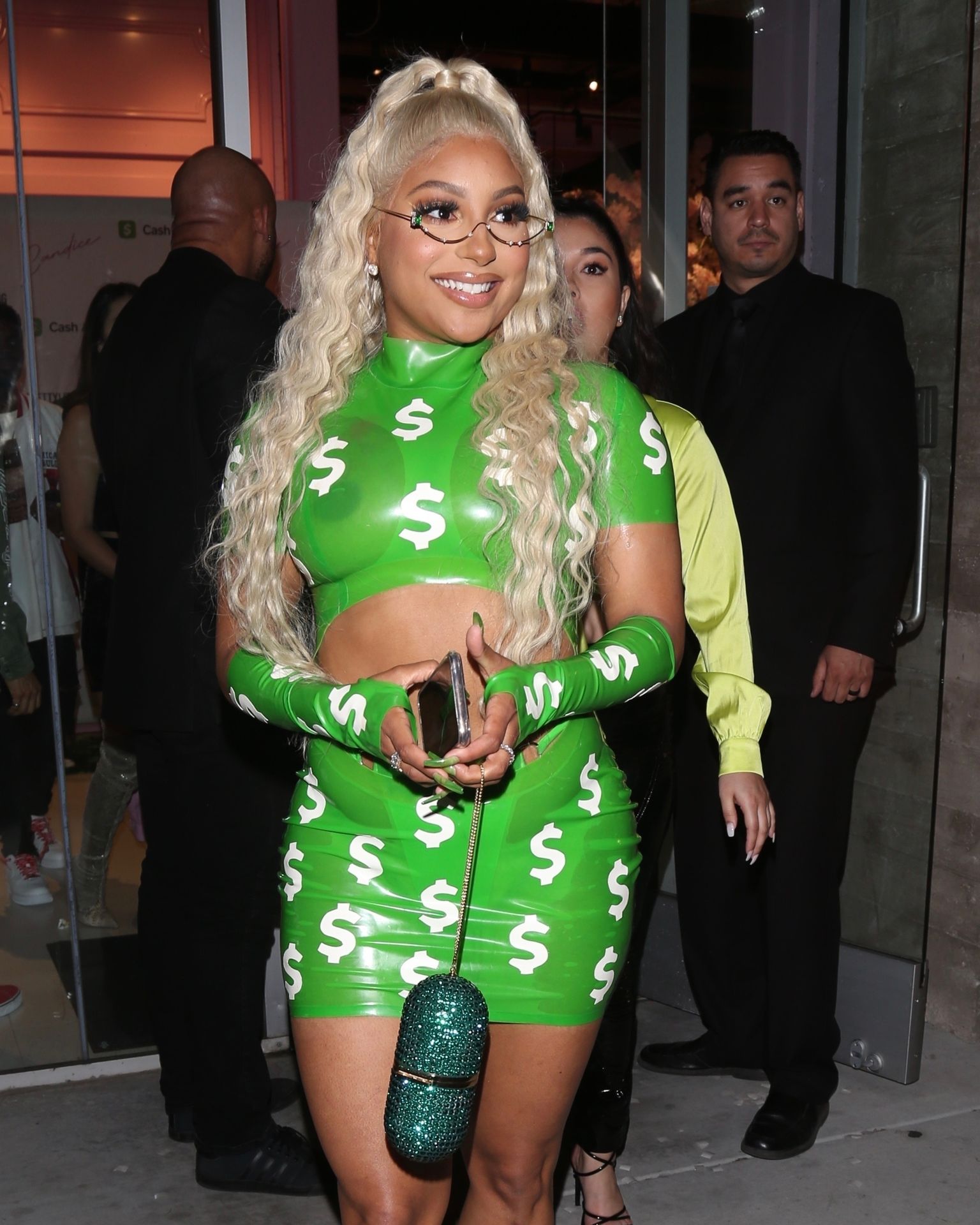 Candice Craig Debuts Her Single Cash App At Pretty Little Things Store 0002