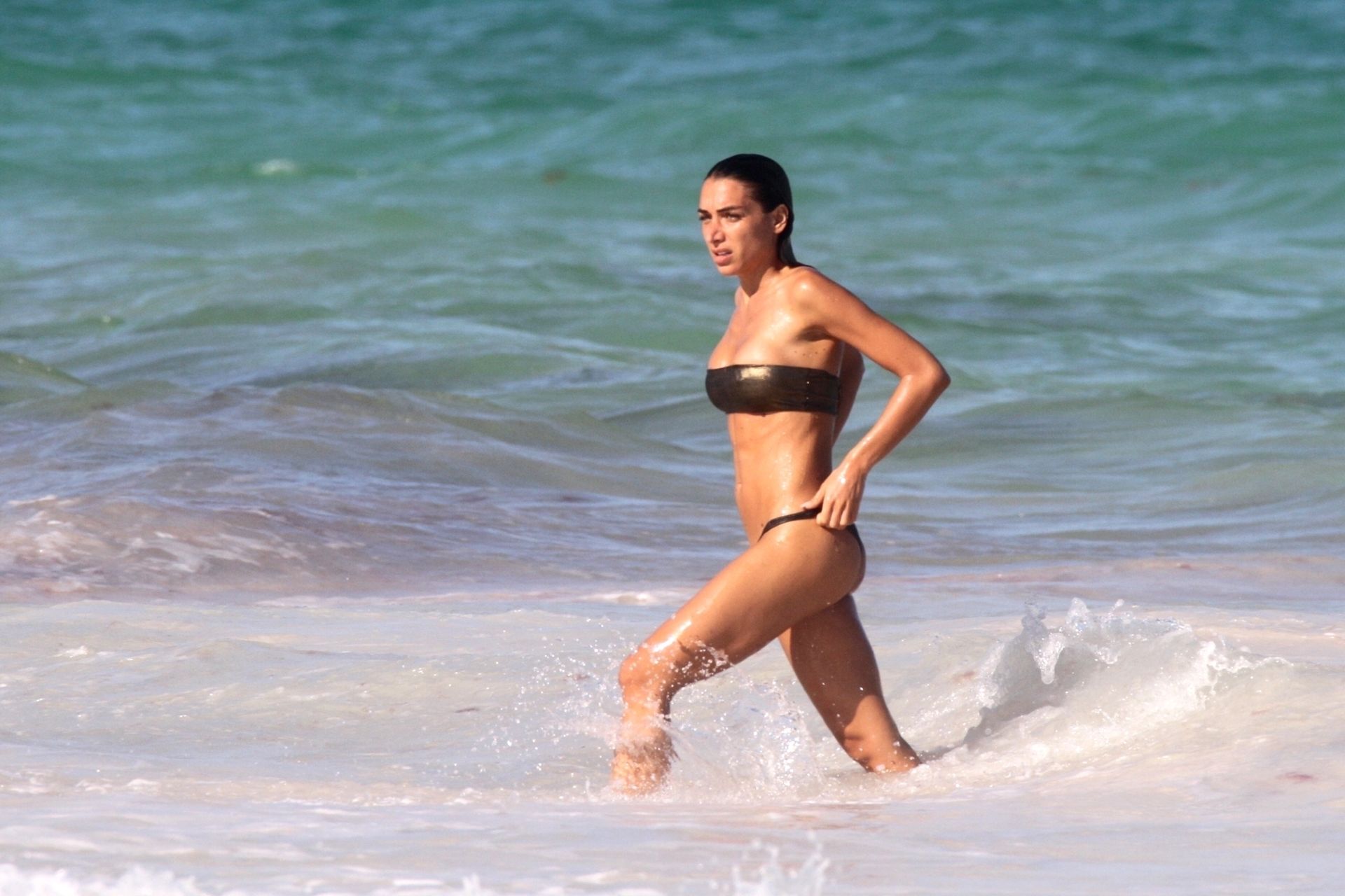 Elisa De Pánicis Cools Off In Tulum 0022