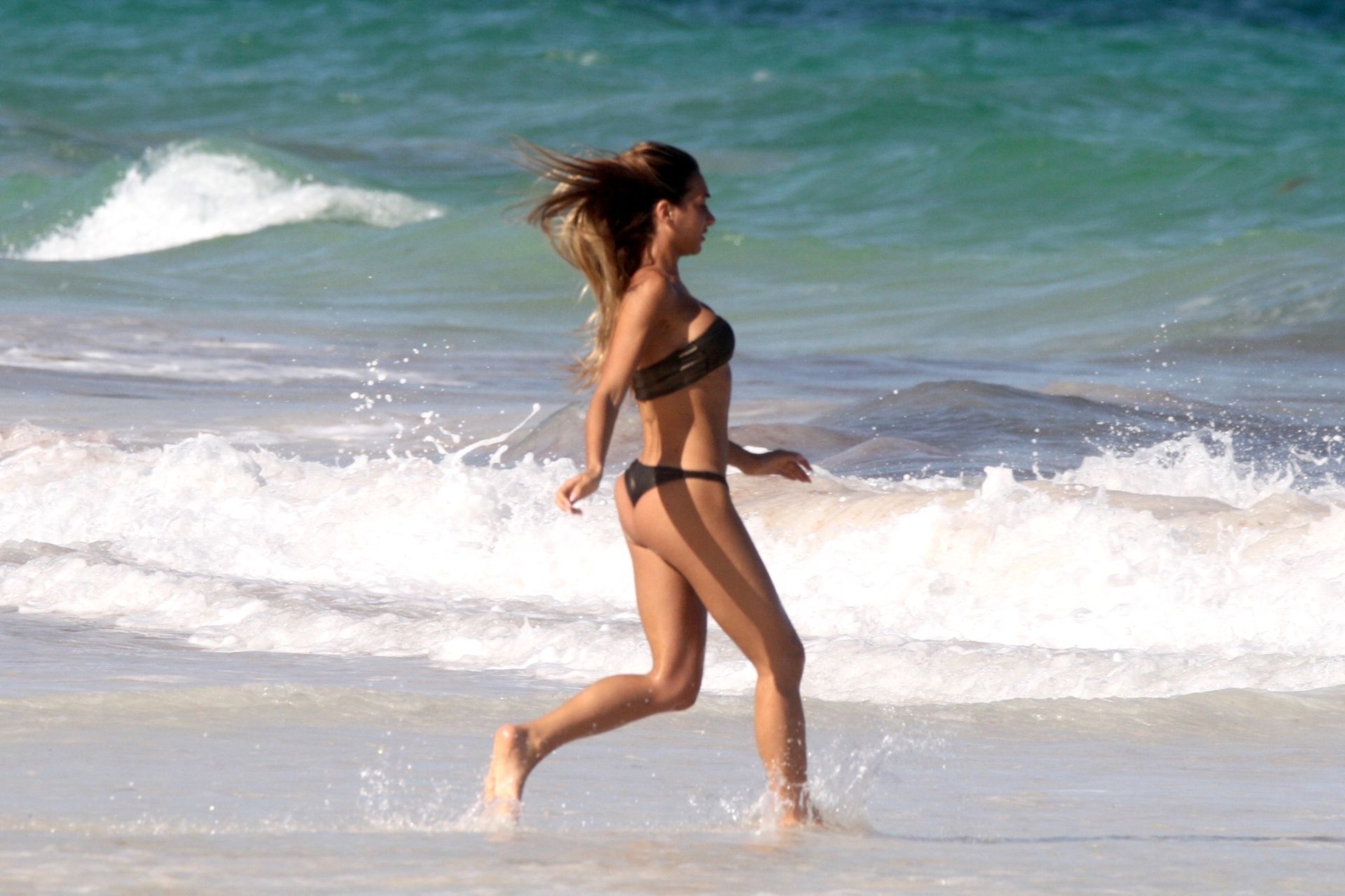 Elisa De Pánicis Cools Off In Tulum 0029