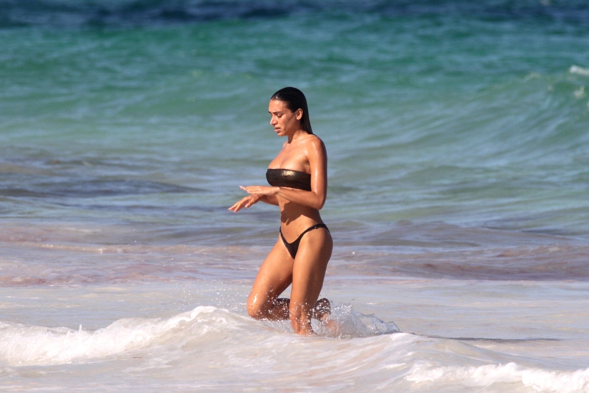 Elisa De Pánicis Cools Off In Tulum 0059