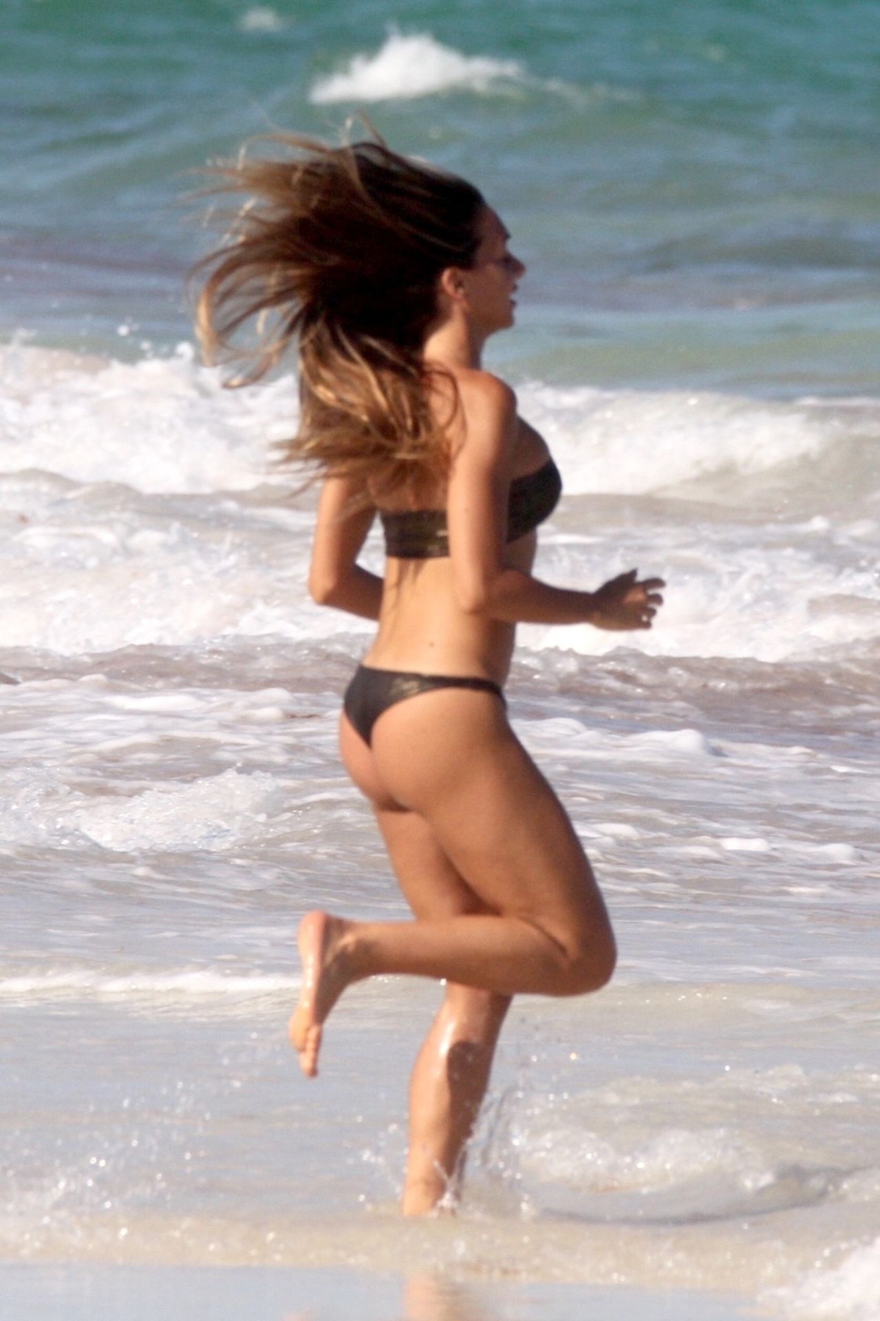 Elisa De Pánicis Cools Off In Tulum 0070