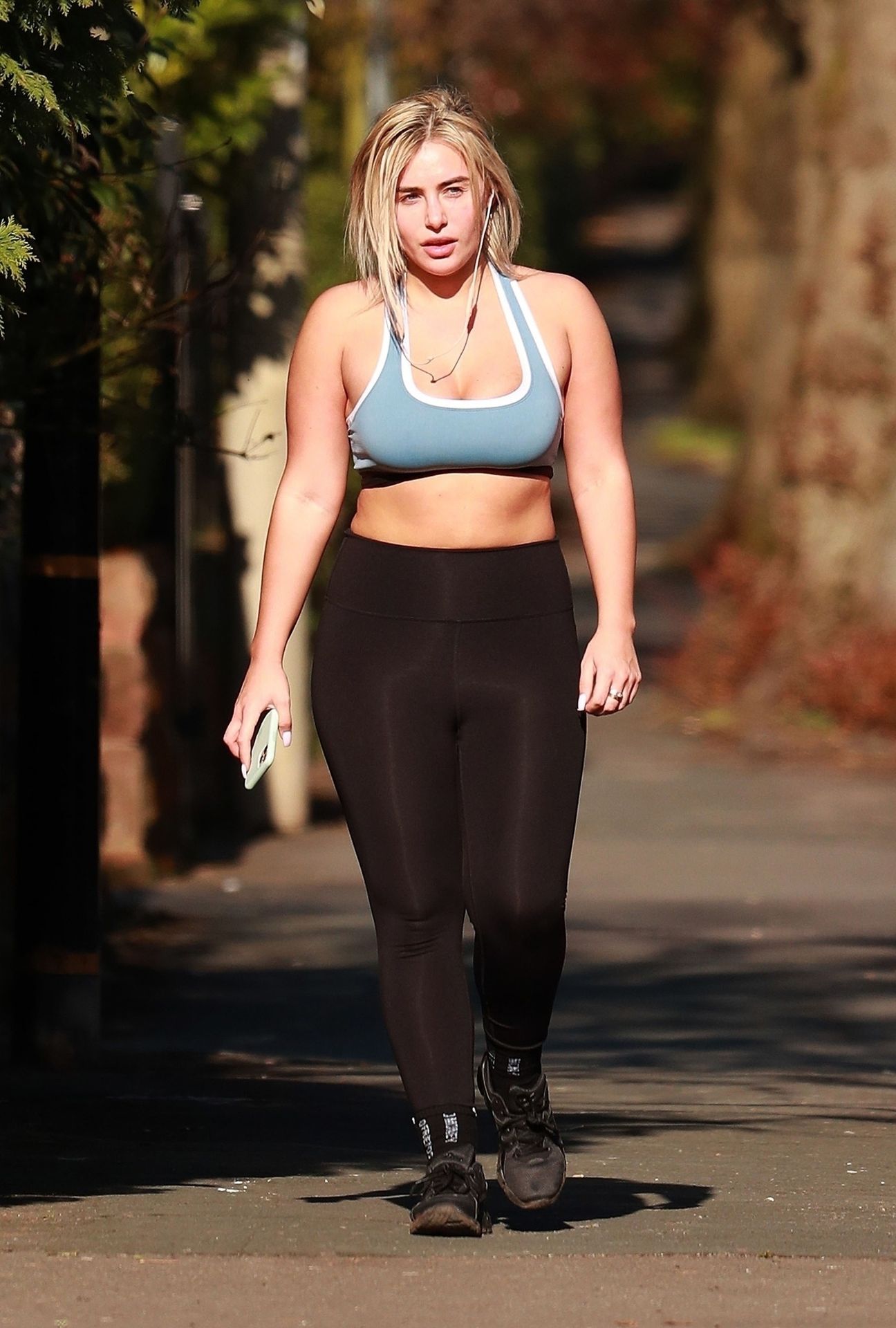 Ellie Brown Stays In Shape With Her Allowed Once A Day Of Exercise 0001