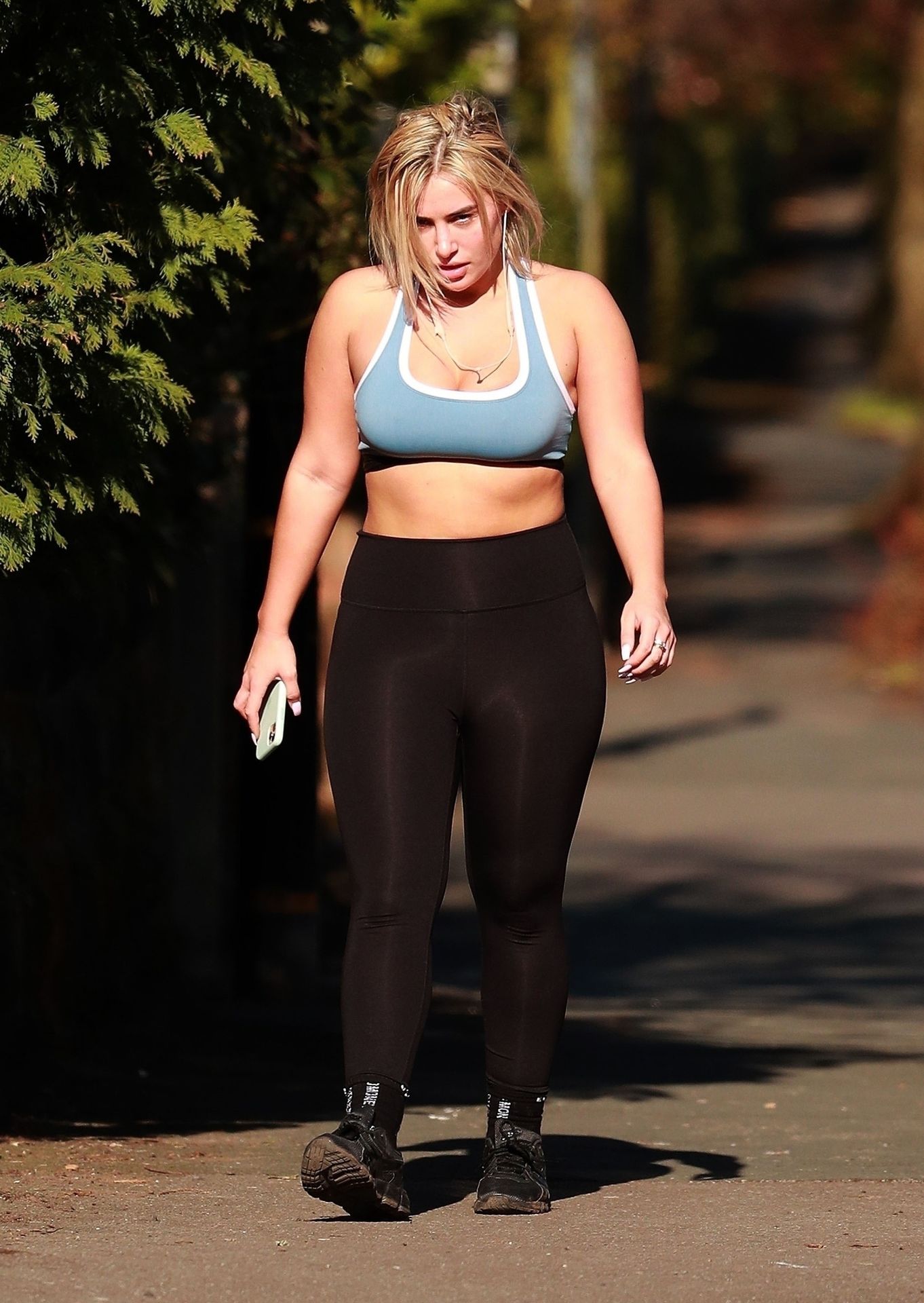 Ellie Brown Stays In Shape With Her Allowed Once A Day Of Exercise 0014