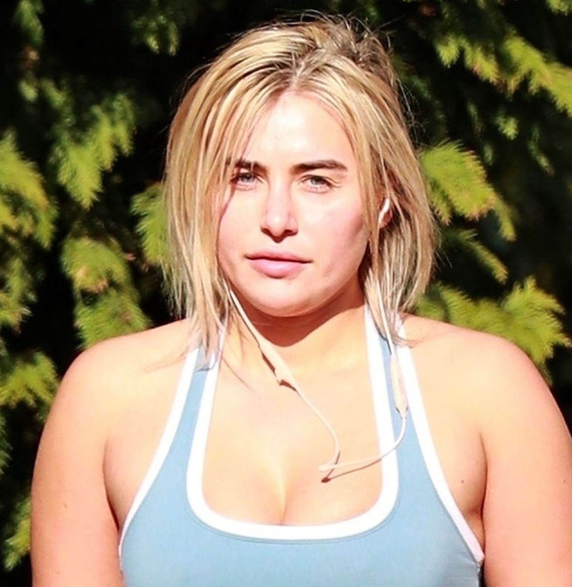 Ellie Brown Stays In Shape With Her Allowed Once A Day Of Exercise 0017