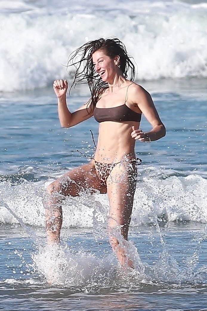 Gisele Bundchen Puts Her Incredible Bikini Body On Display During A Beach Photoshoot 0013