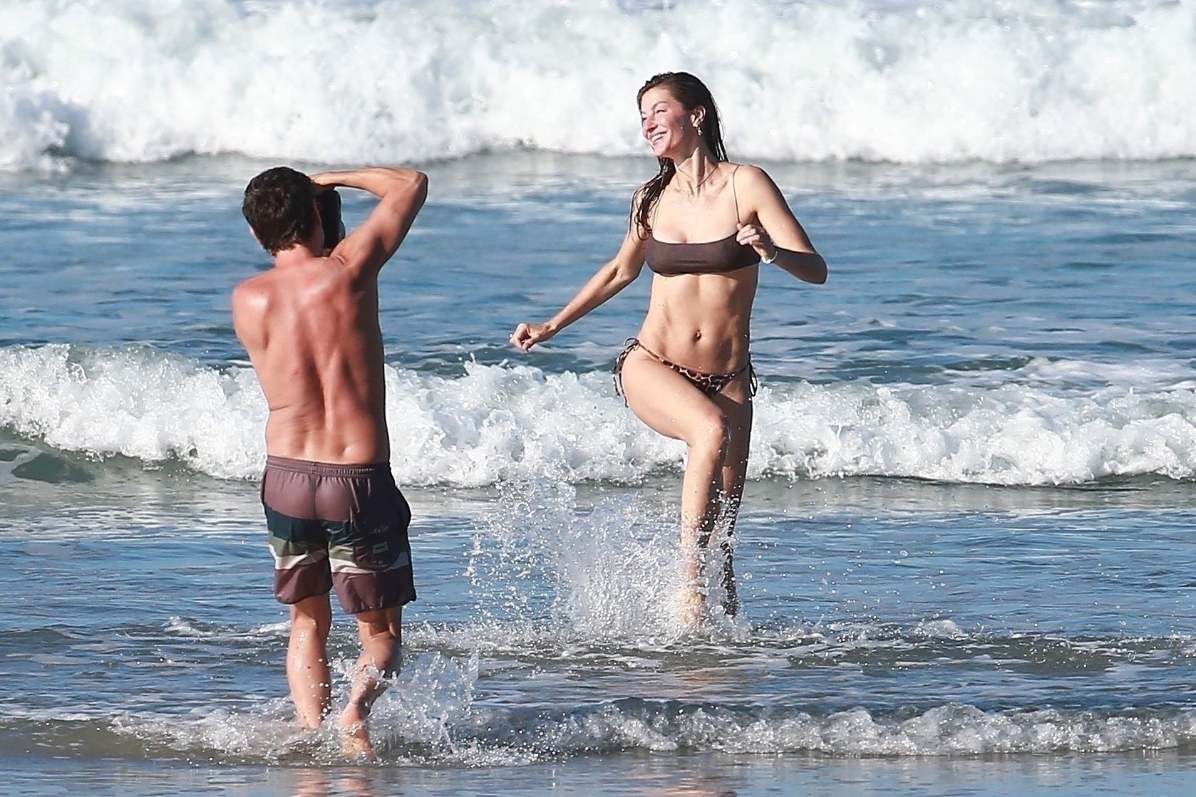 Gisele Bundchen Puts Her Incredible Bikini Body On Display During A Beach Photoshoot 0023