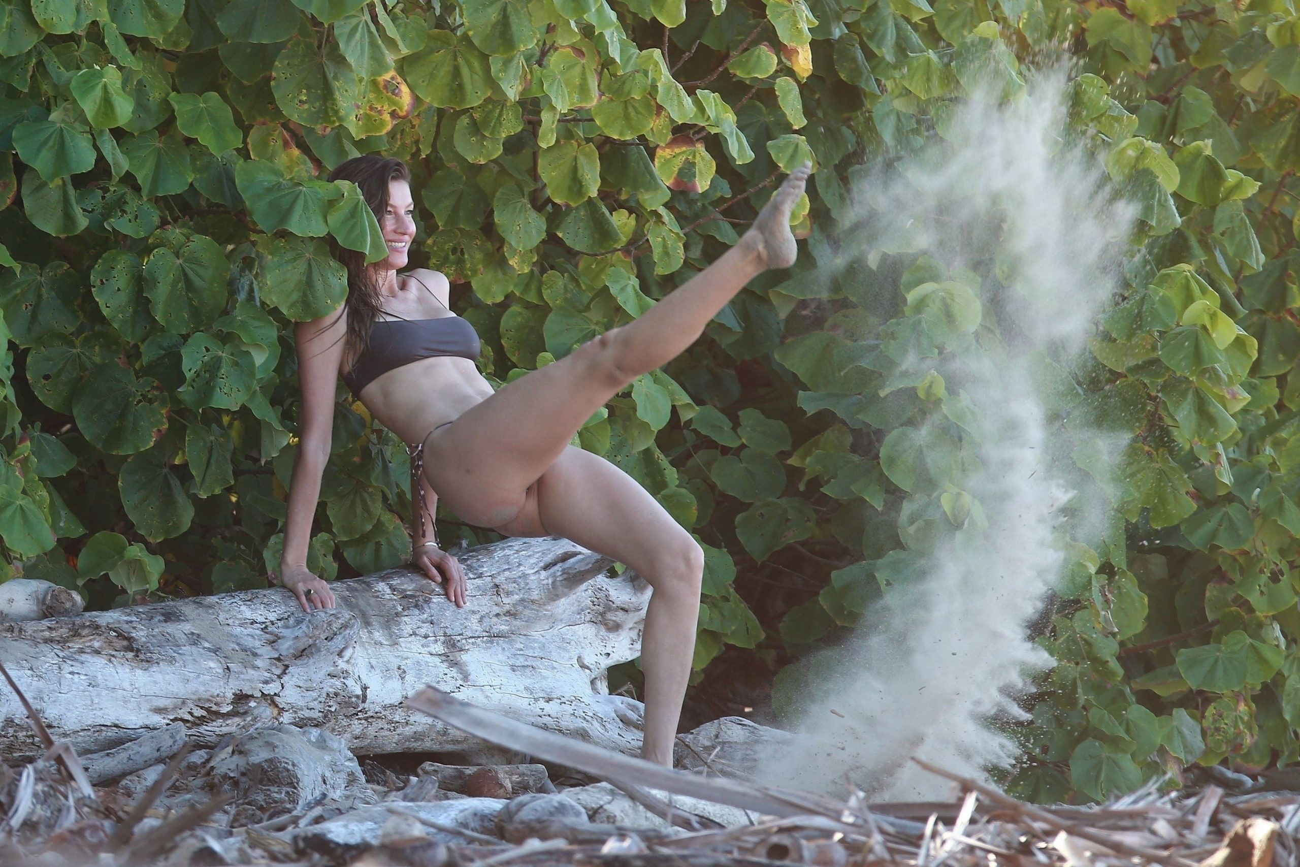 Gisele Bundchen Puts Her Incredible Bikini Body On Display During A Beach Photoshoot 0034