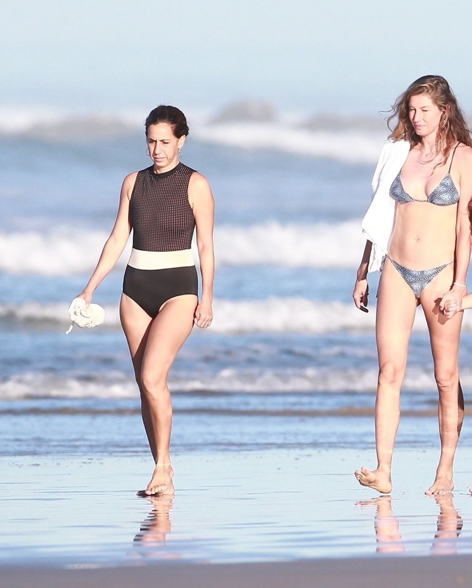 Gisele Bundchen Takes Her Morning Walk In Costa Rica 0014