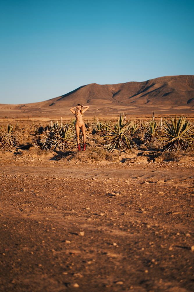 Jessica Witmann Nude 0001