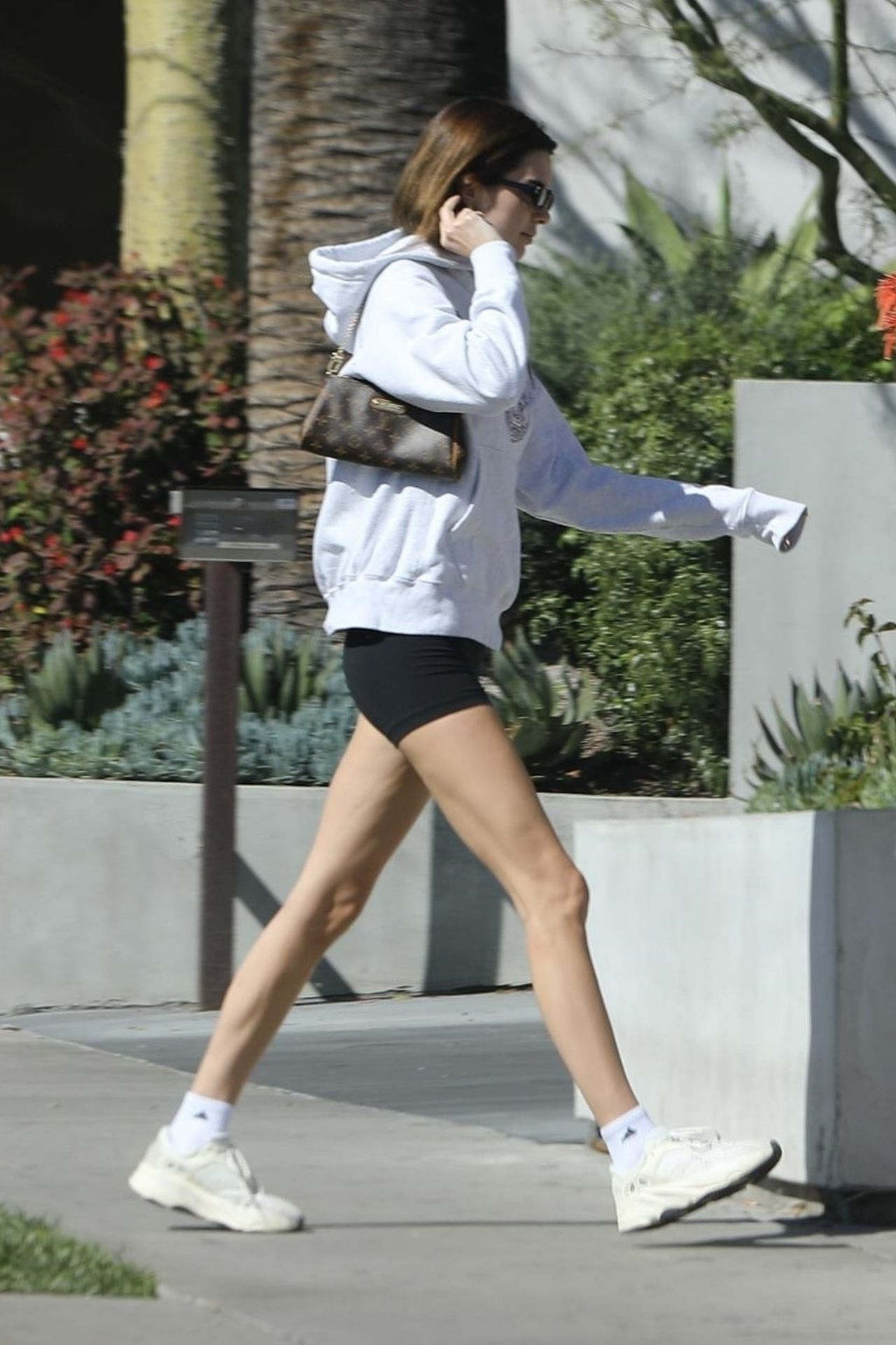 Kendall Jenner Visits A Hair Salon In West Hollywood 0027