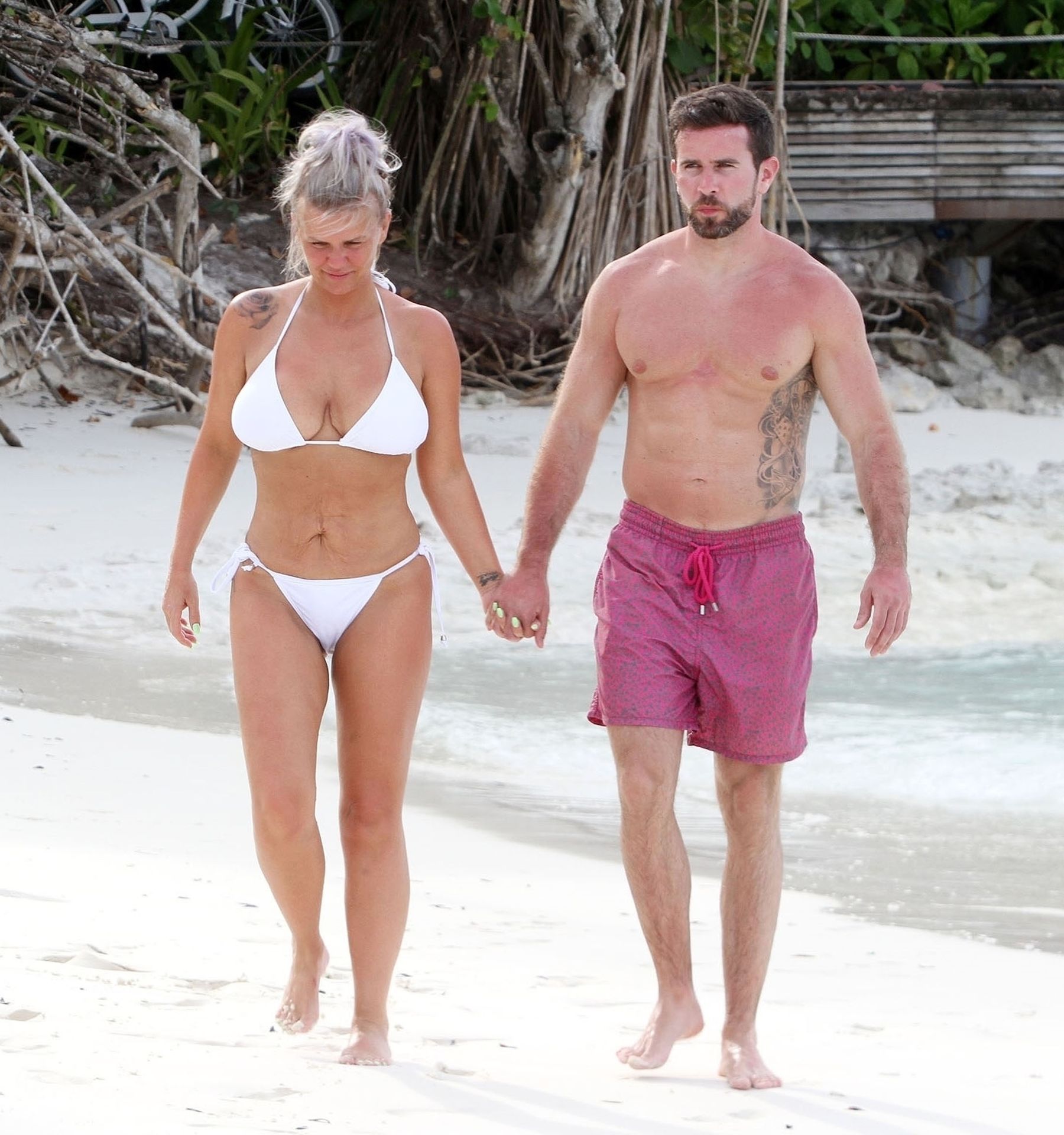 Kerry Katona & Ryan Mahoney Jump In A Canoe For Some Fun In The Indian Ocean 0004