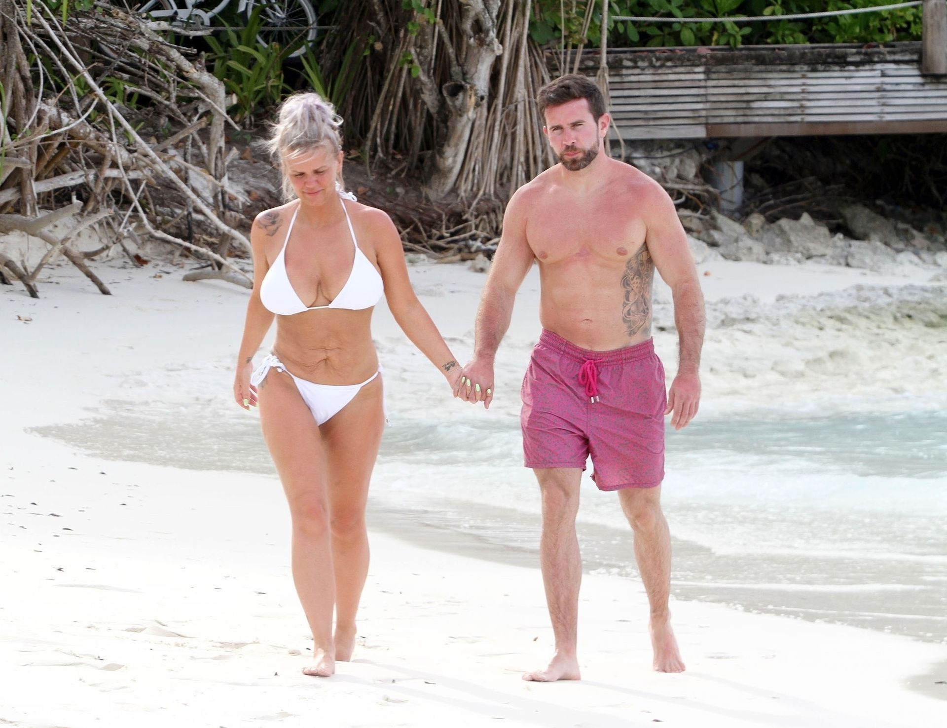Kerry Katona & Ryan Mahoney Jump In A Canoe For Some Fun In The Indian Ocean 0006