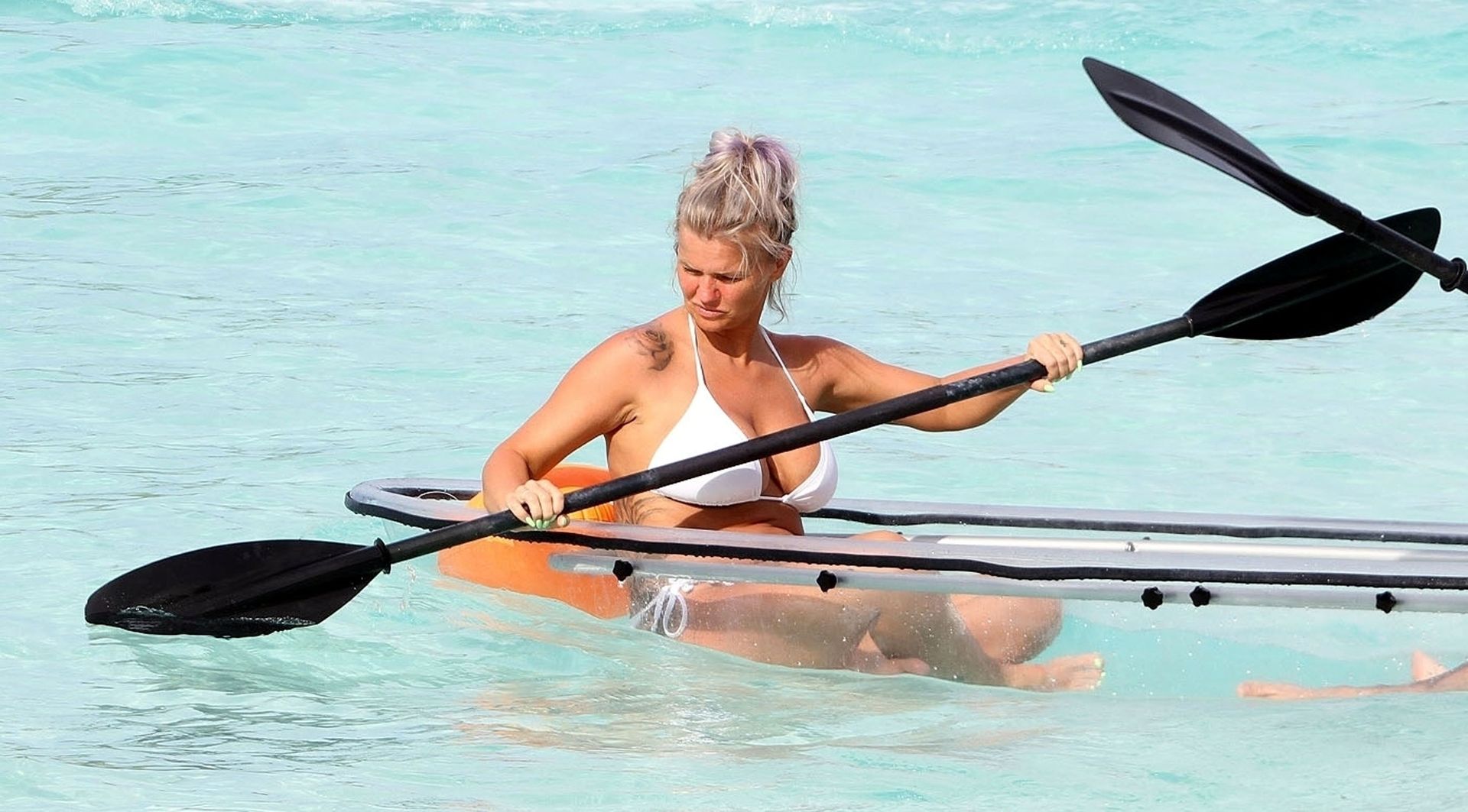 Kerry Katona & Ryan Mahoney Jump In A Canoe For Some Fun In The Indian Ocean 0012