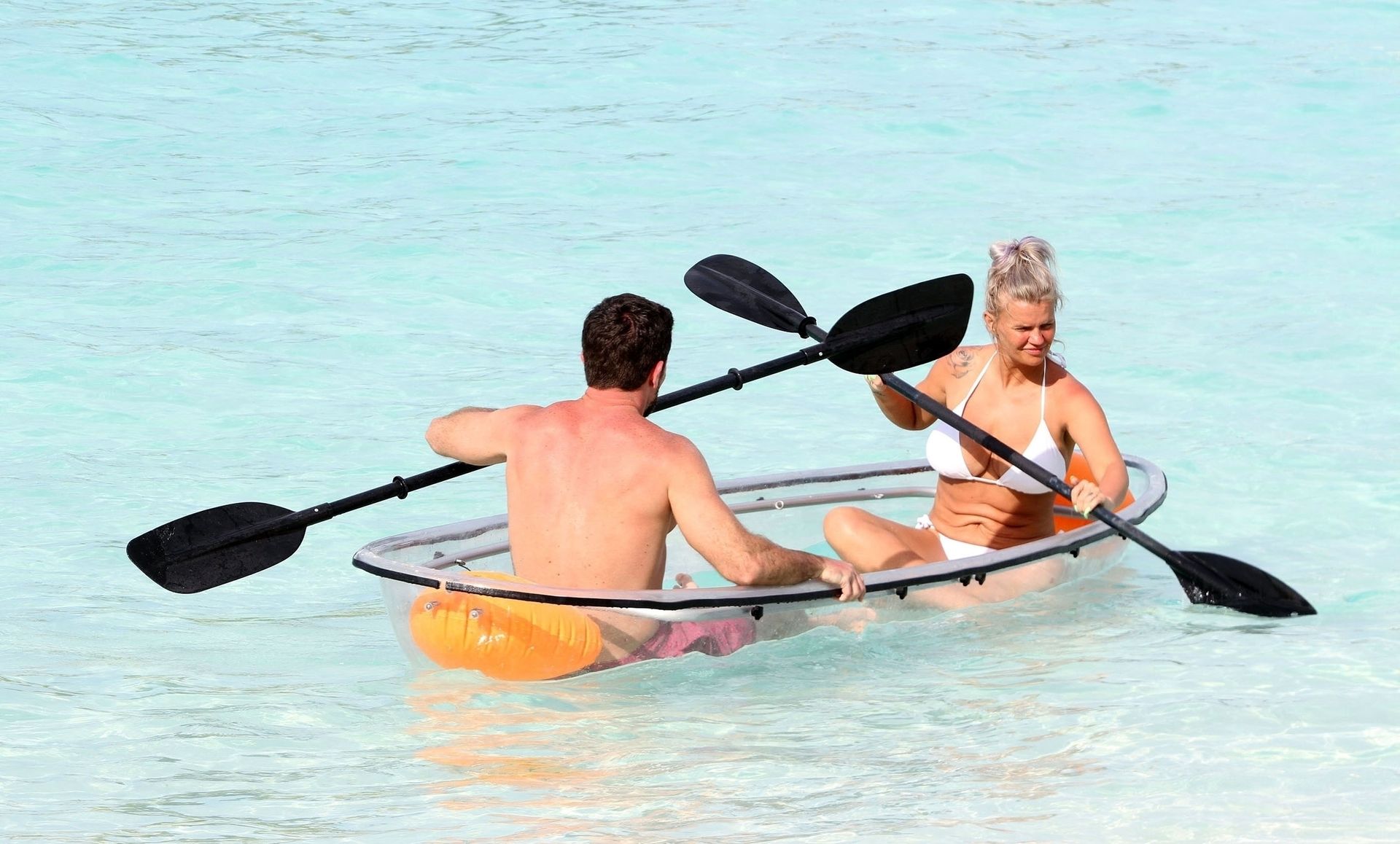 Kerry Katona & Ryan Mahoney Jump In A Canoe For Some Fun In The Indian Ocean 0015