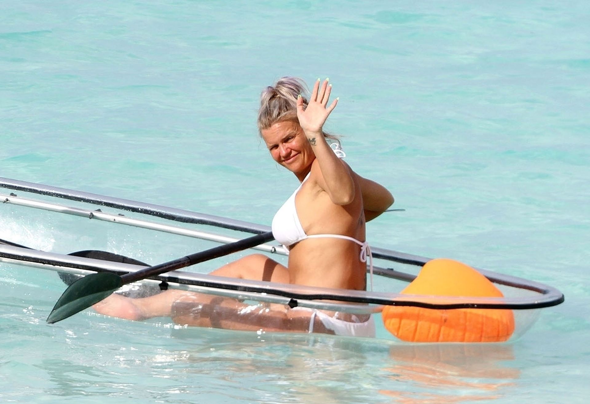 Kerry Katona & Ryan Mahoney Jump In A Canoe For Some Fun In The Indian Ocean 0021