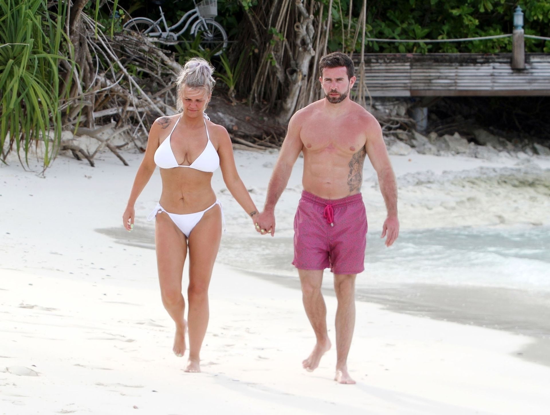 Kerry Katona & Ryan Mahoney Jump In A Canoe For Some Fun In The Indian Ocean 0027