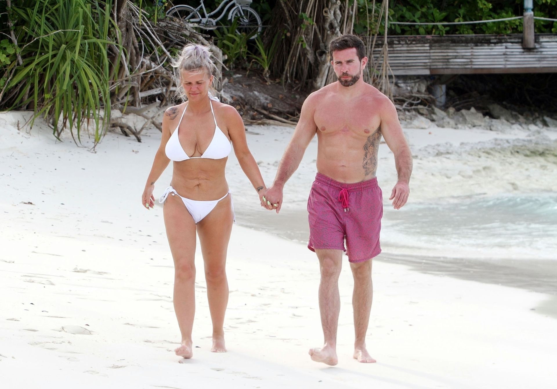 Kerry Katona & Ryan Mahoney Jump In A Canoe For Some Fun In The Indian Ocean 0028