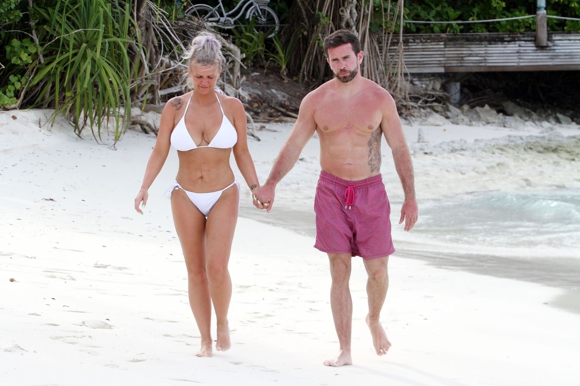 Kerry Katona & Ryan Mahoney Jump In A Canoe For Some Fun In The Indian Ocean 0029