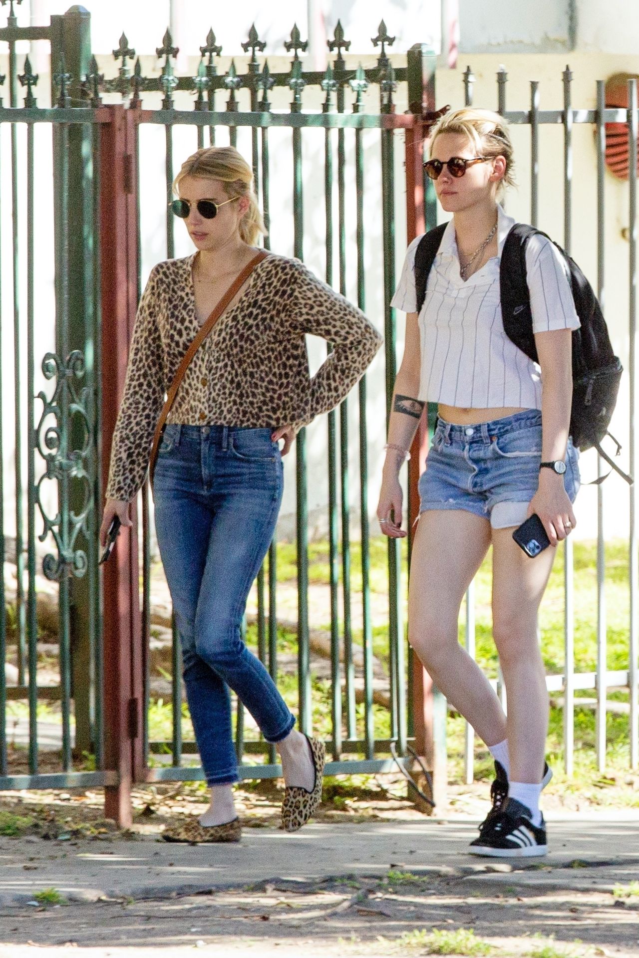 Kristen Stewart Brings Emma Roberts With Her To Check Out A New Apartment In Los Feliz 0012