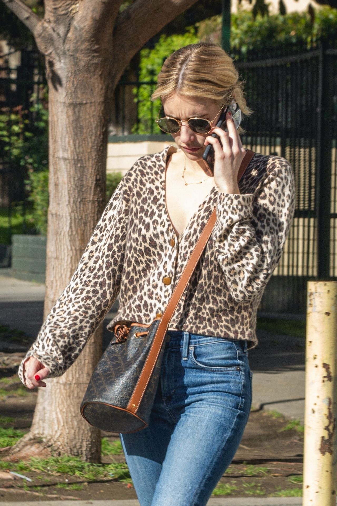 Kristen Stewart Brings Emma Roberts With Her To Check Out A New Apartment In Los Feliz 0022