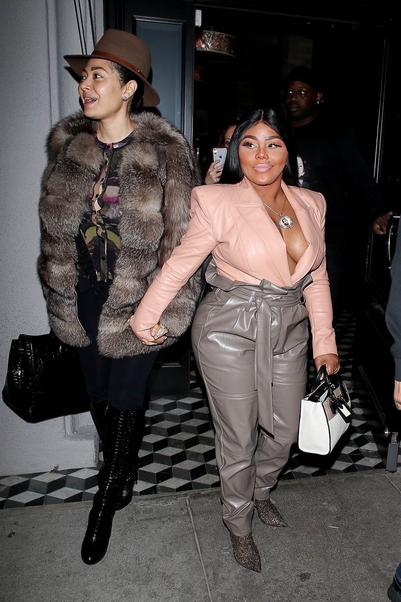 Lil’ Kim Seen Outside Craig’s Restaurant In West Hollywood 0005