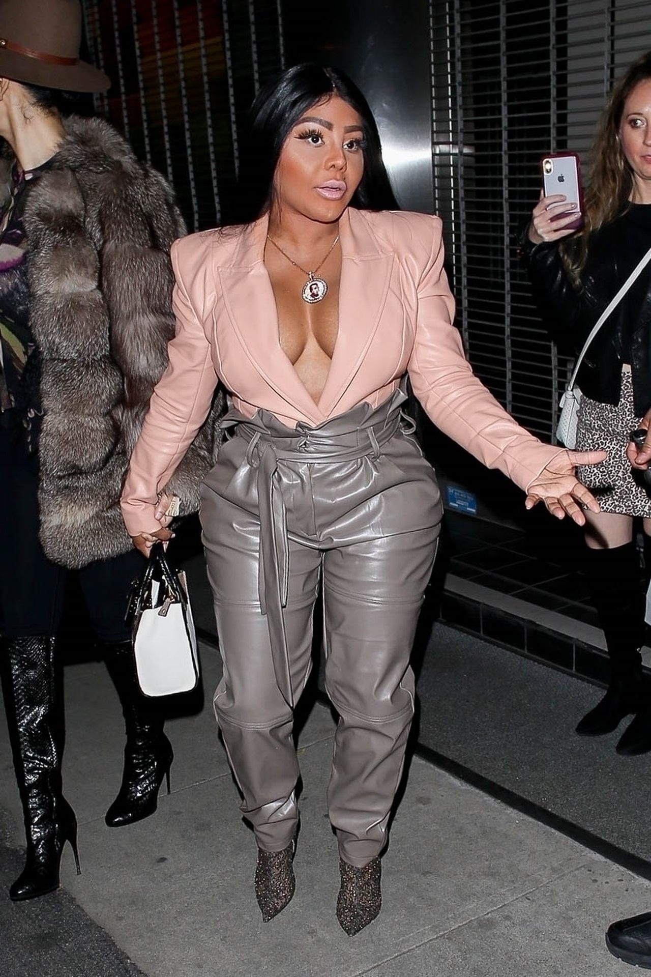 Lil’ Kim Seen Outside Craig’s Restaurant In West Hollywood 0007