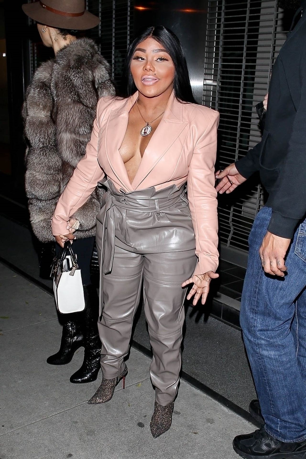 Lil’ Kim Seen Outside Craig’s Restaurant In West Hollywood 0009