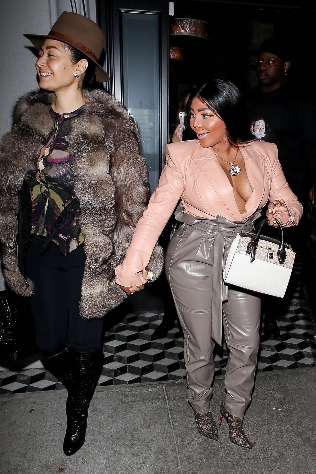 Lil’ Kim Seen Outside Craig’s Restaurant In West Hollywood 0014