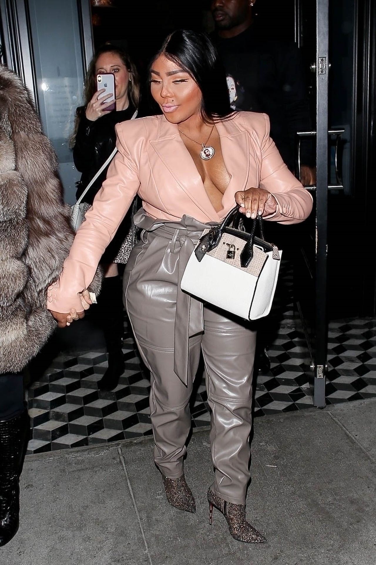 Lil’ Kim Seen Outside Craig’s Restaurant In West Hollywood 0016