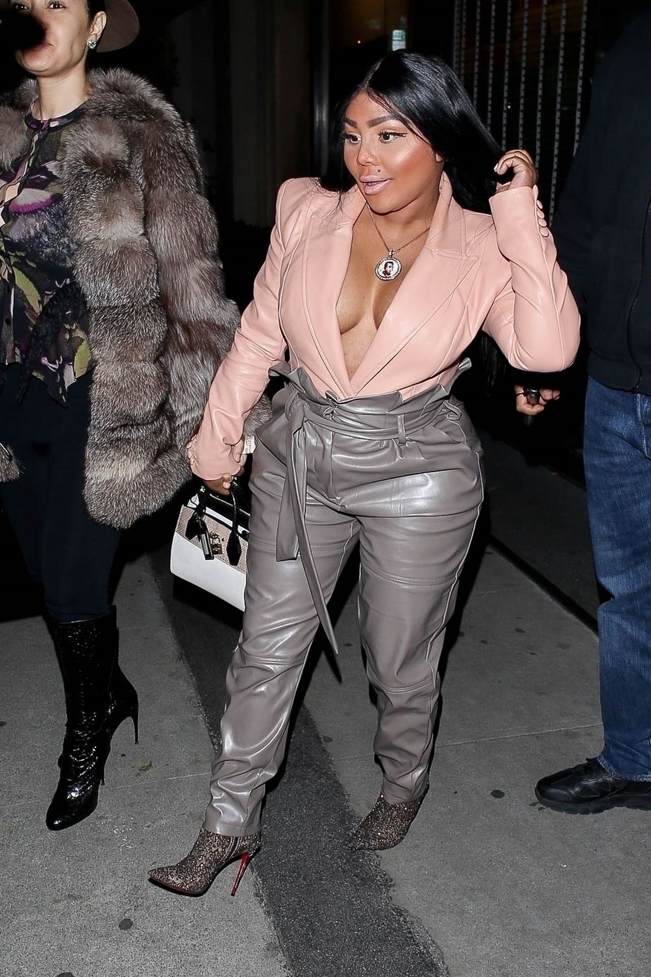 Lil’ Kim Seen Outside Craig’s Restaurant In West Hollywood 0021