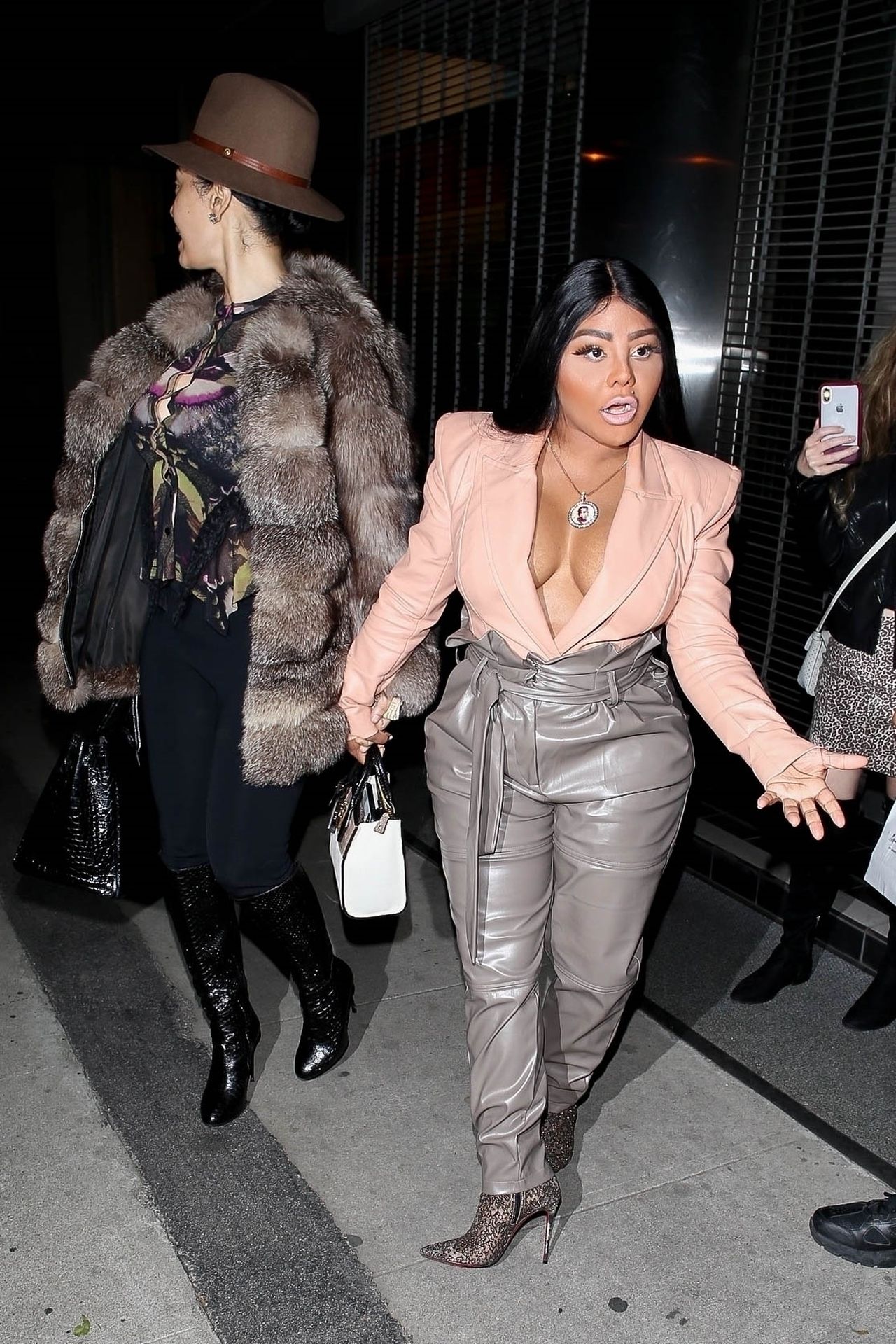 Lil’ Kim Seen Outside Craig’s Restaurant In West Hollywood 0022