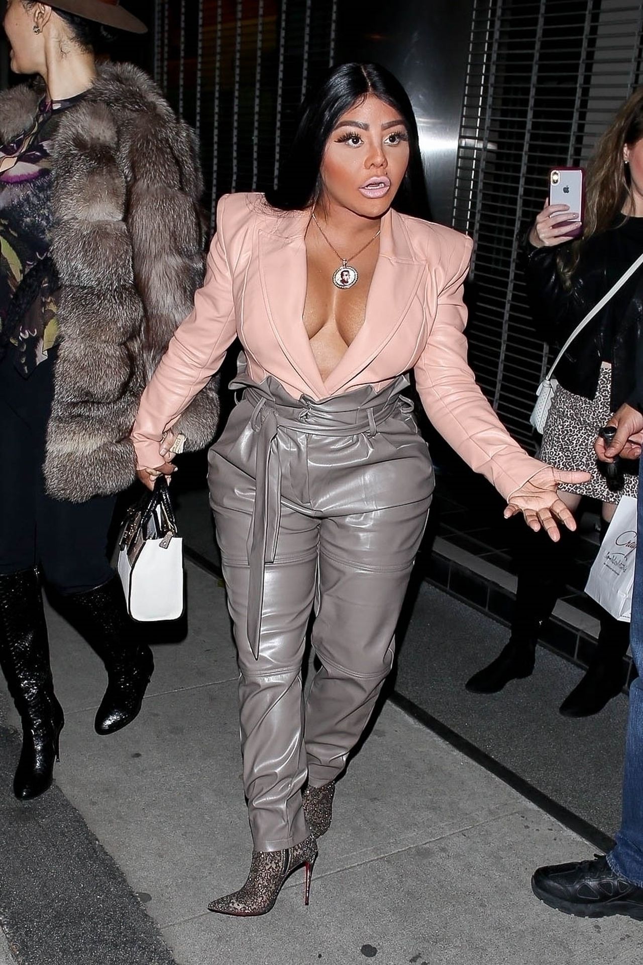 Lil’ Kim Seen Outside Craig’s Restaurant In West Hollywood 0025