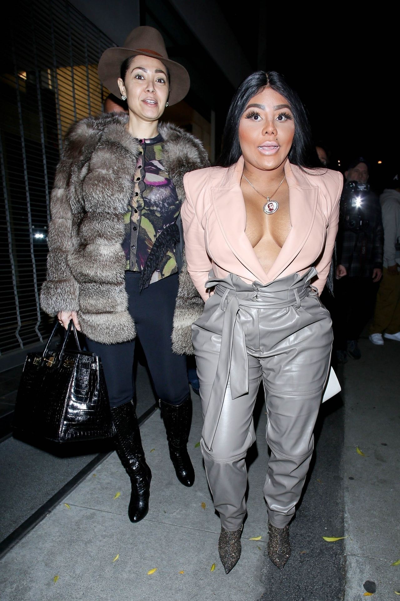Lil’ Kim Seen Outside Craig’s Restaurant In West Hollywood 0028