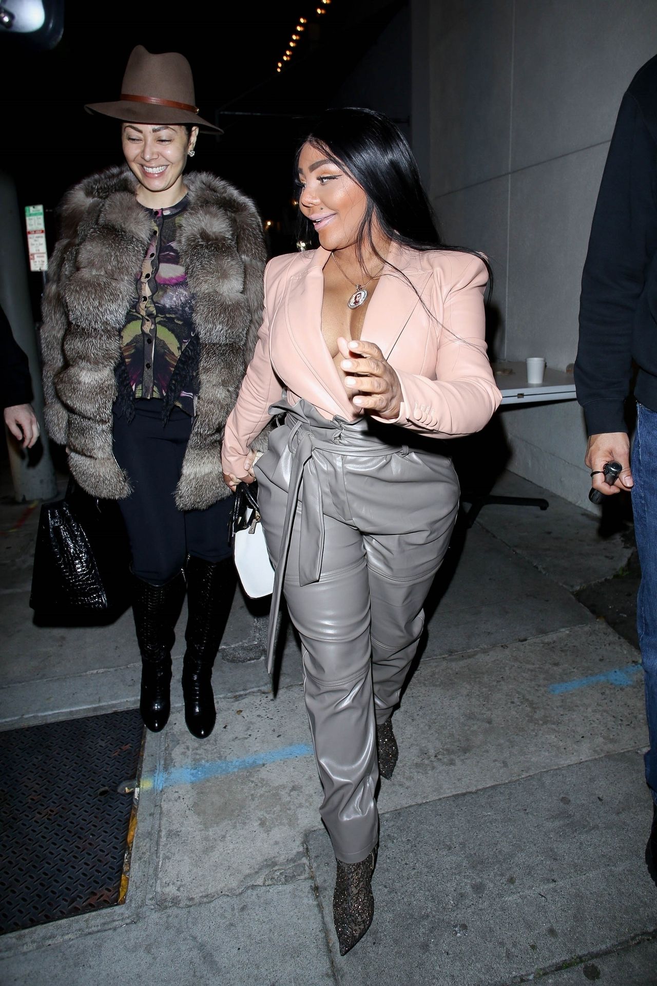 Lil’ Kim Seen Outside Craig’s Restaurant In West Hollywood 0029