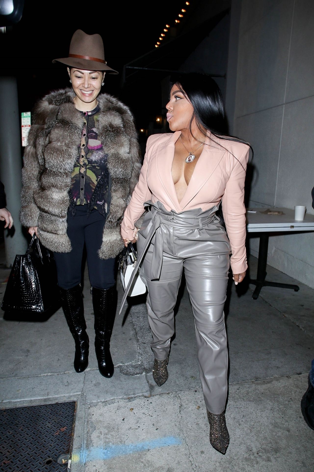 Lil’ Kim Seen Outside Craig’s Restaurant In West Hollywood 0030