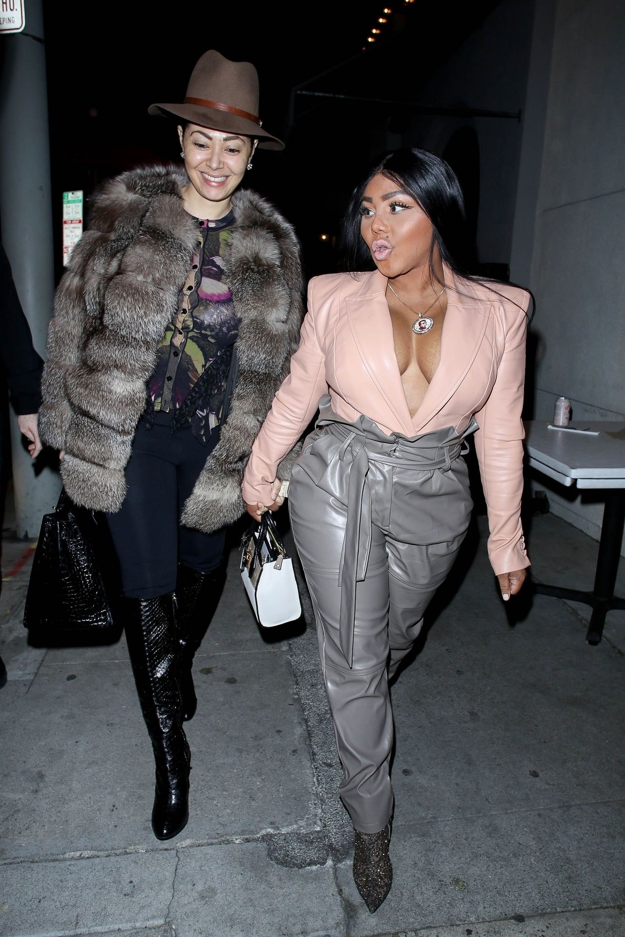 Lil’ Kim Seen Outside Craig’s Restaurant In West Hollywood 0032