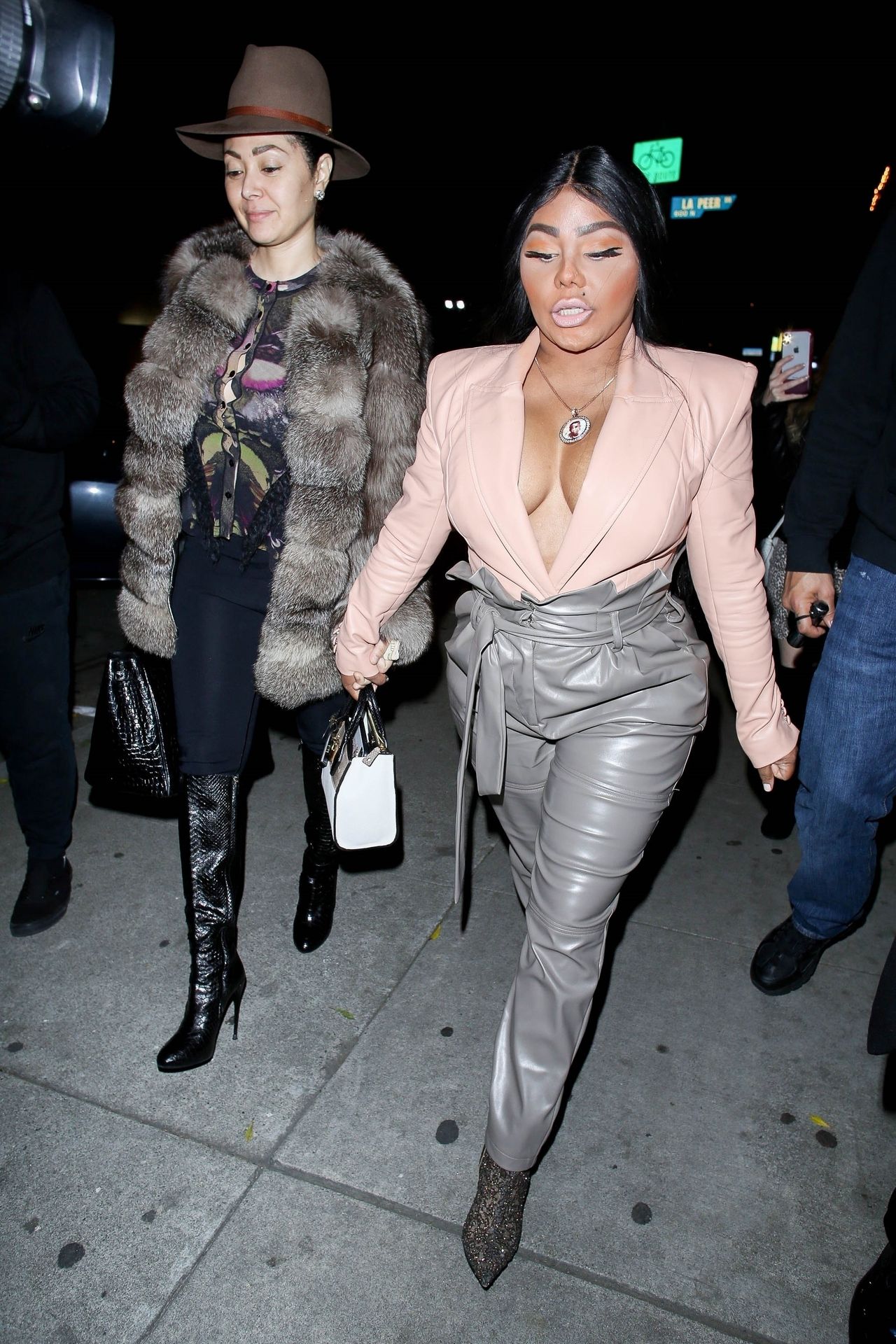 Lil’ Kim Seen Outside Craig’s Restaurant In West Hollywood 0035