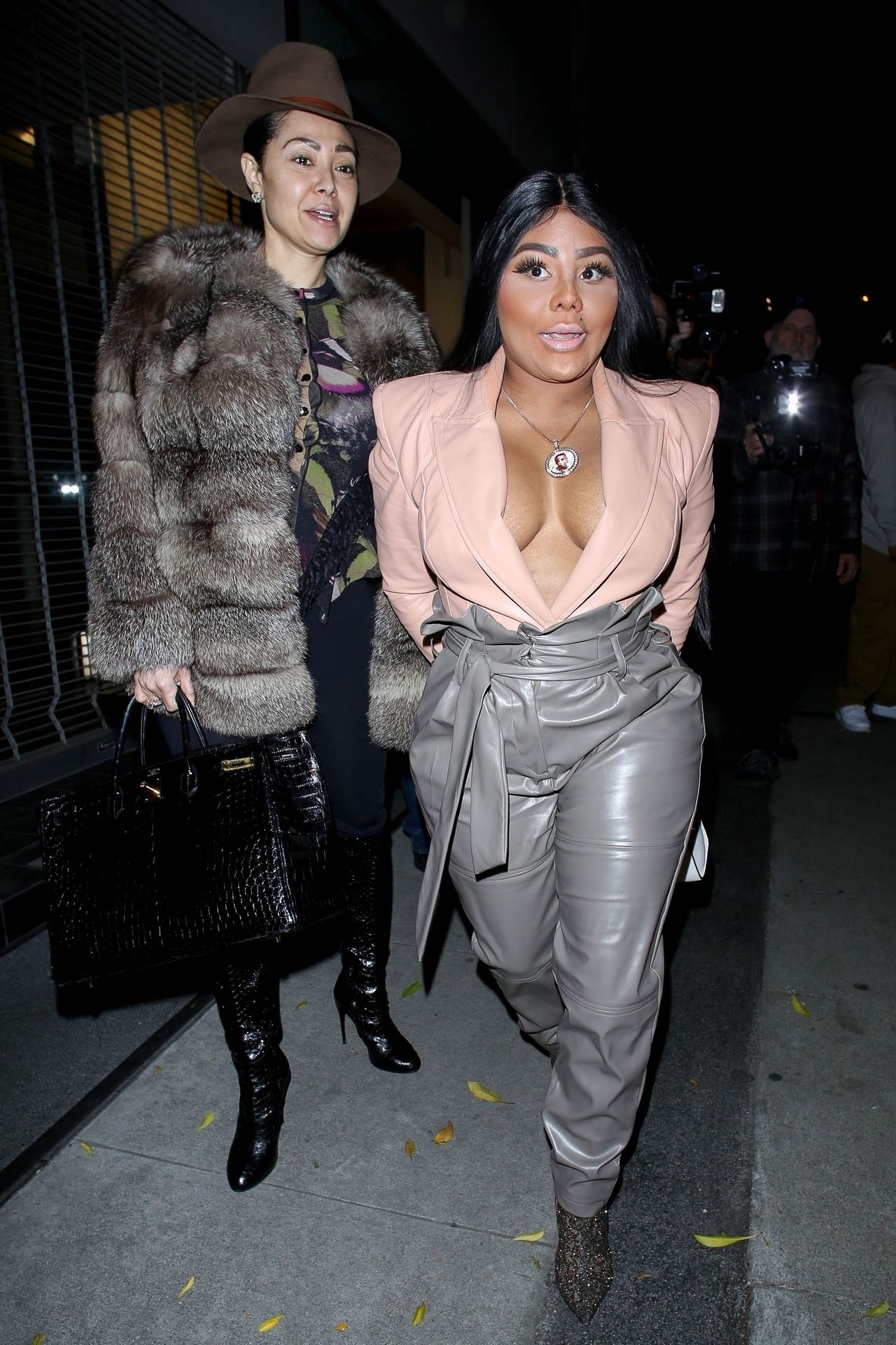 Lil’ Kim Seen Outside Craig’s Restaurant In West Hollywood 0037
