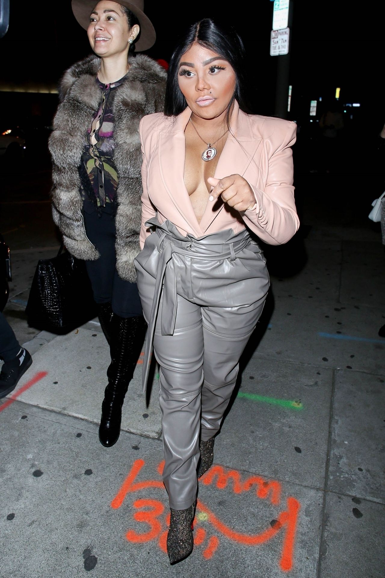 Lil’ Kim Seen Outside Craig’s Restaurant In West Hollywood 0038