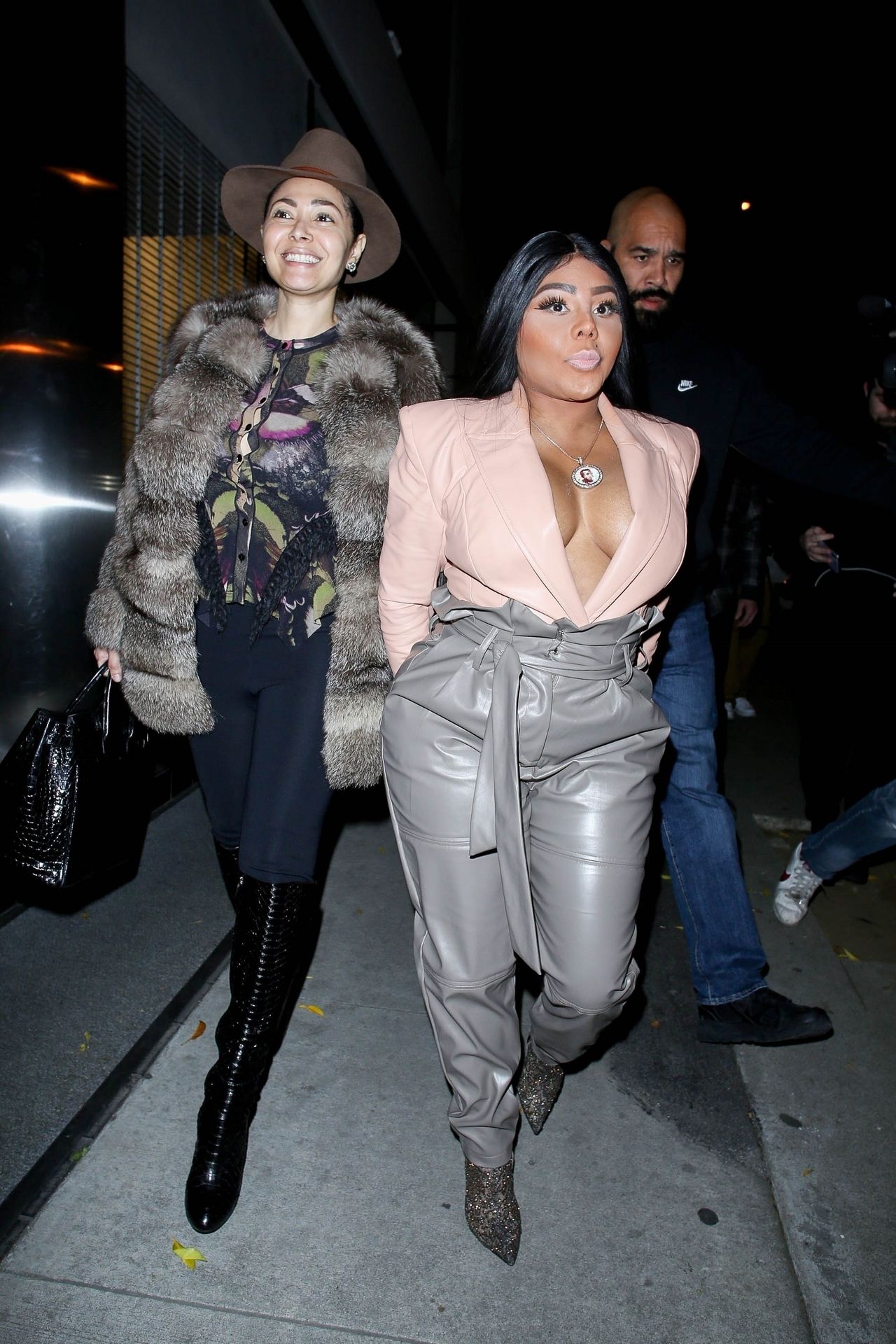 Lil’ Kim Seen Outside Craig’s Restaurant In West Hollywood 0041