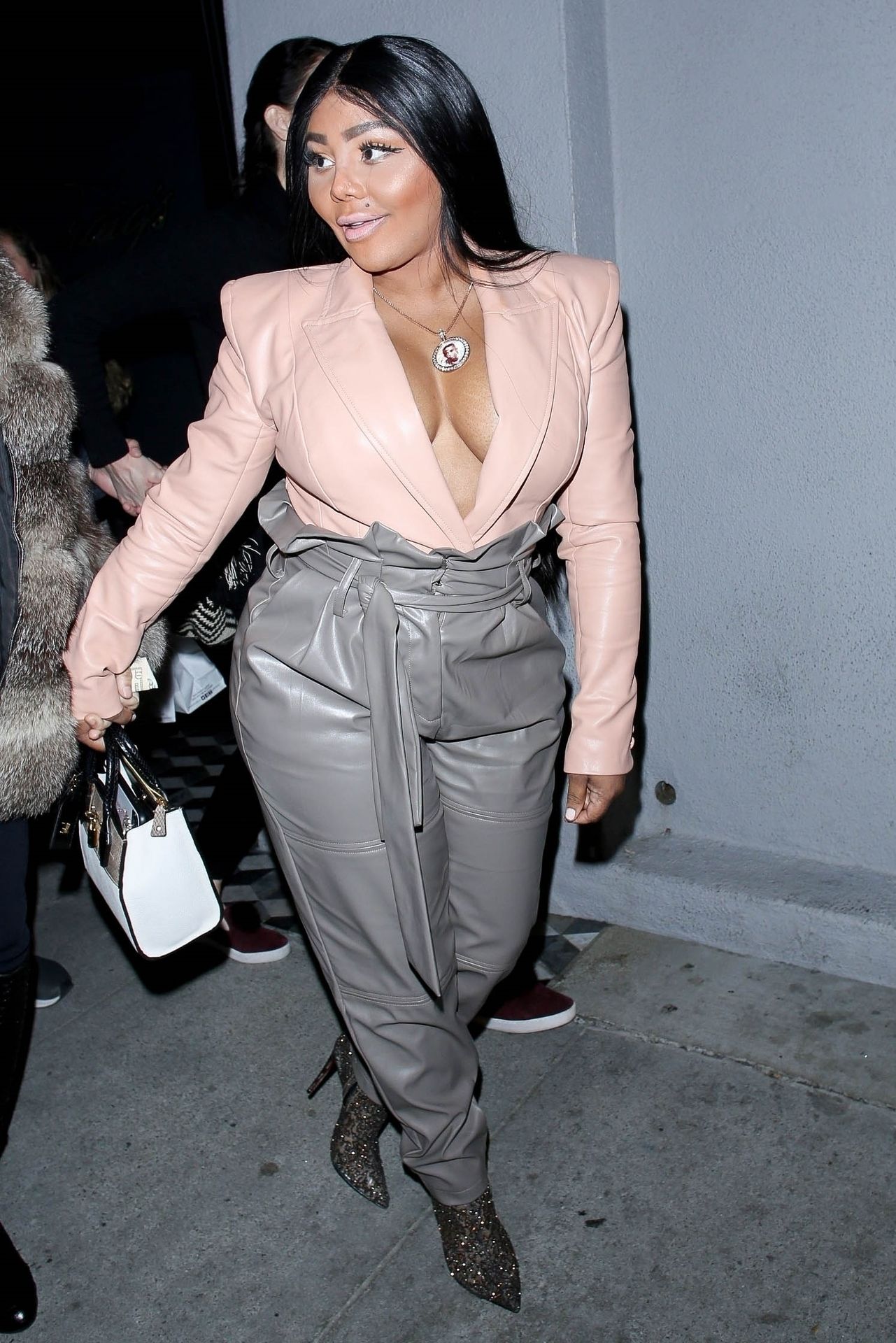 Lil’ Kim Seen Outside Craig’s Restaurant In West Hollywood 0045