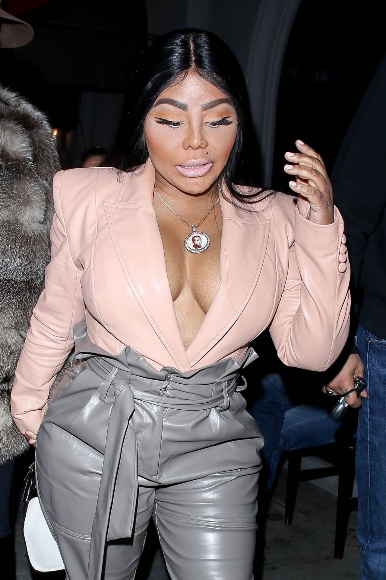 Lil’ Kim Seen Outside Craig’s Restaurant In West Hollywood 0048