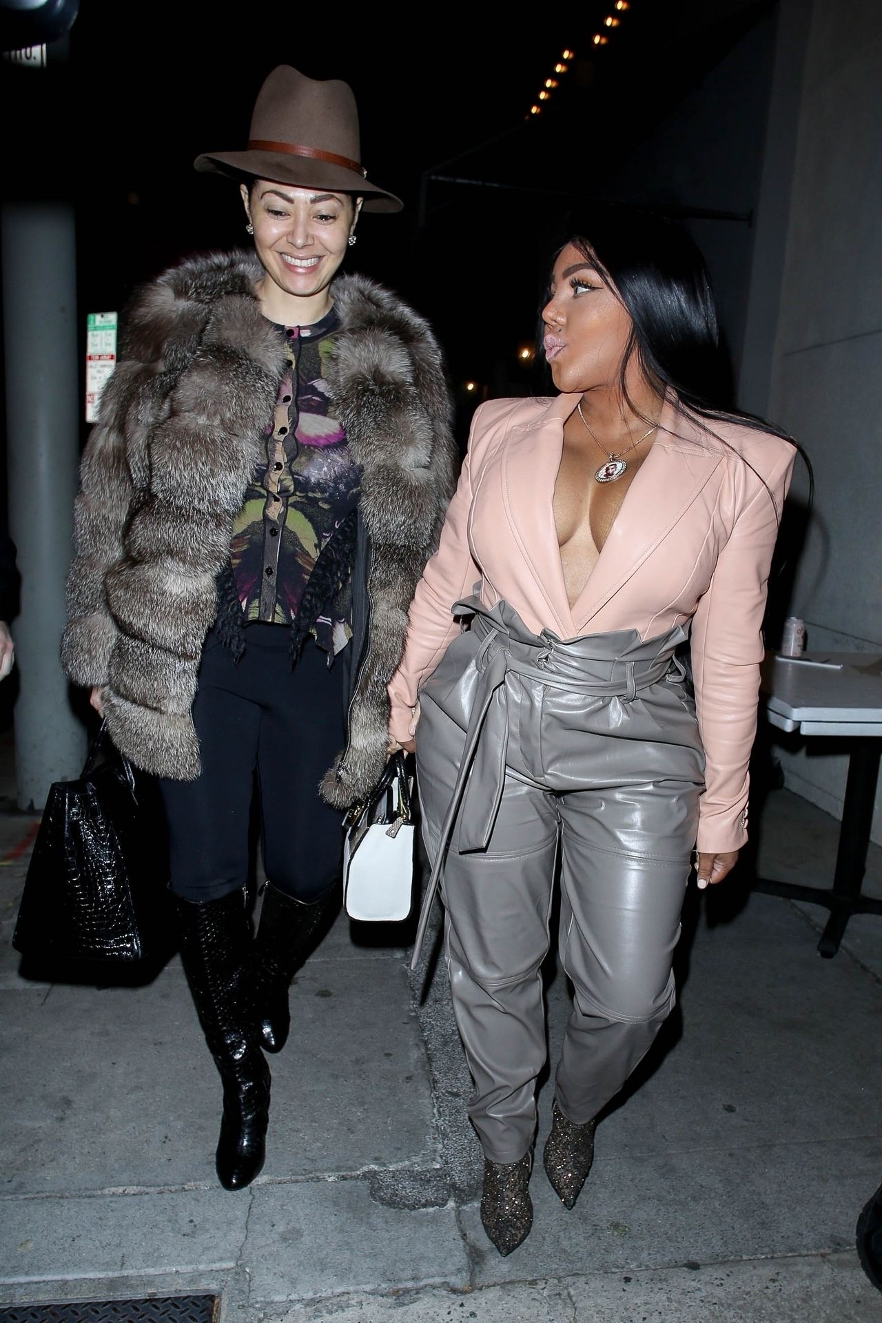 Lil’ Kim Seen Outside Craig’s Restaurant In West Hollywood 0049