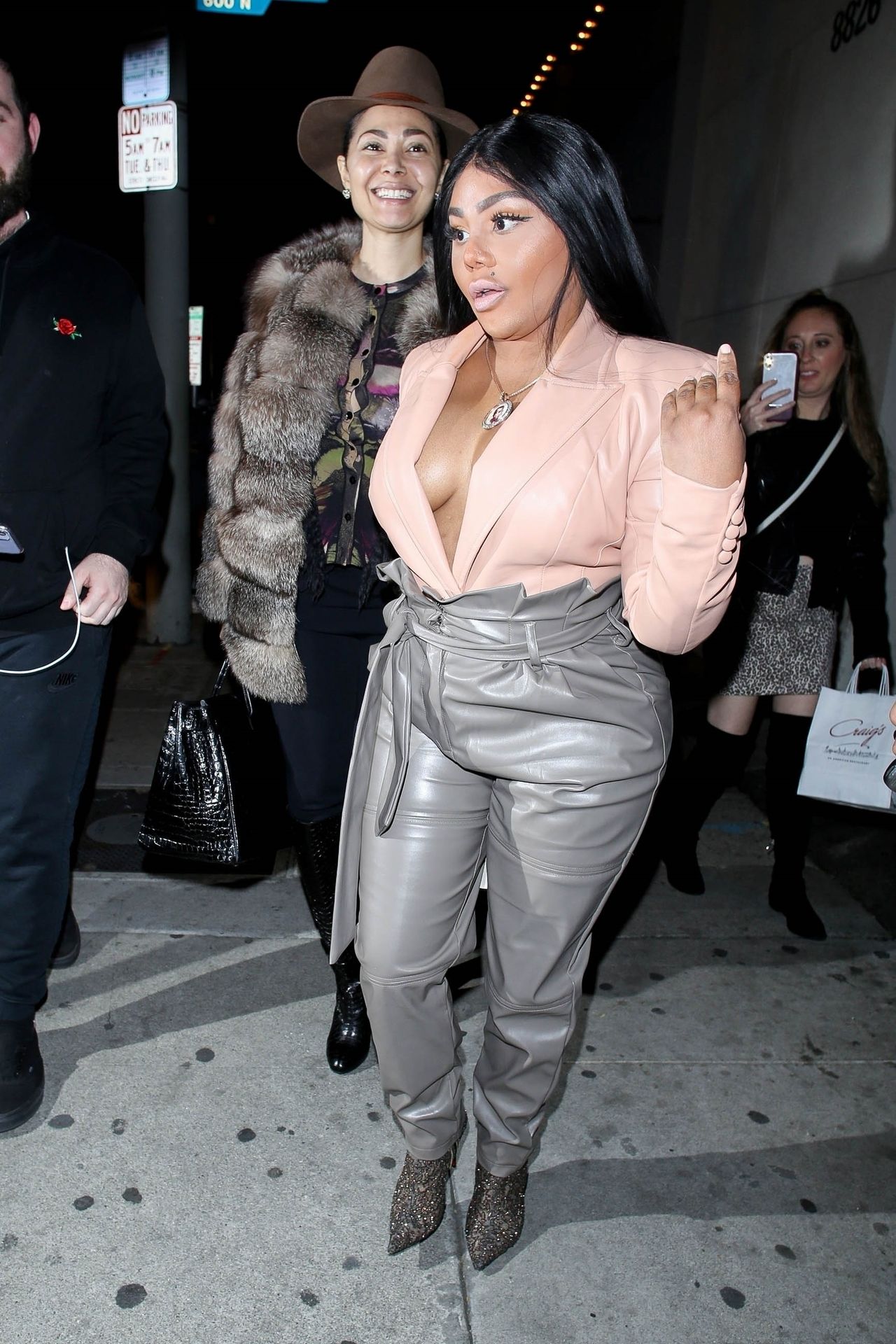 Lil’ Kim Seen Outside Craig’s Restaurant In West Hollywood 0050