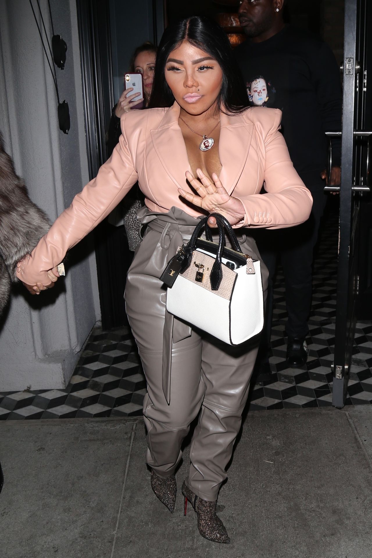 Lil’ Kim Seen Outside Craig’s Restaurant In West Hollywood 0056